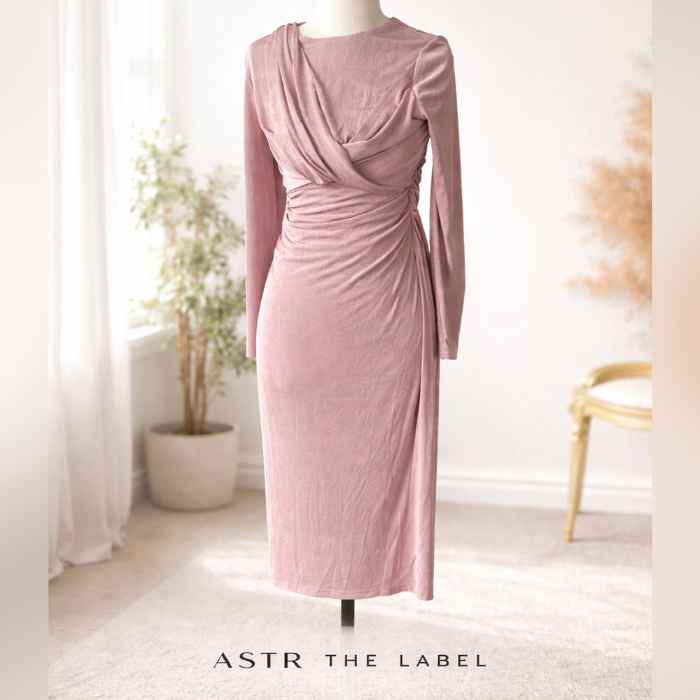 ASTR The Label Mauve Ruched Midi‎ Dress